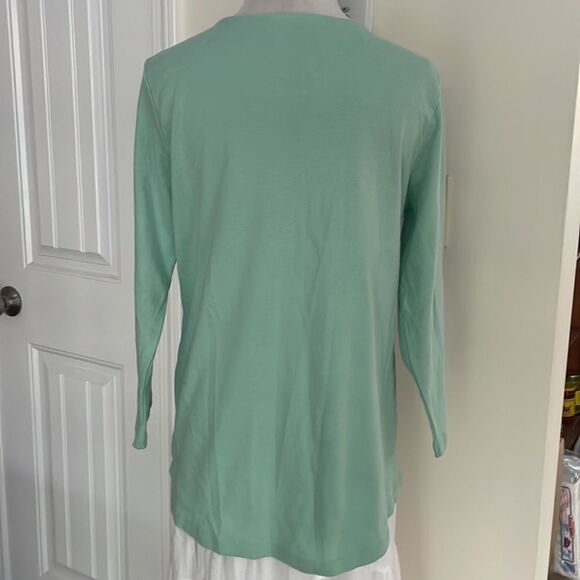 Mint green 3/4 sleeve top with bubble accent on front size women’s medium - Picture 6 of 7